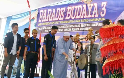 Parade Budaya UKM Permadu Darmajaya Lestarikan Budaya