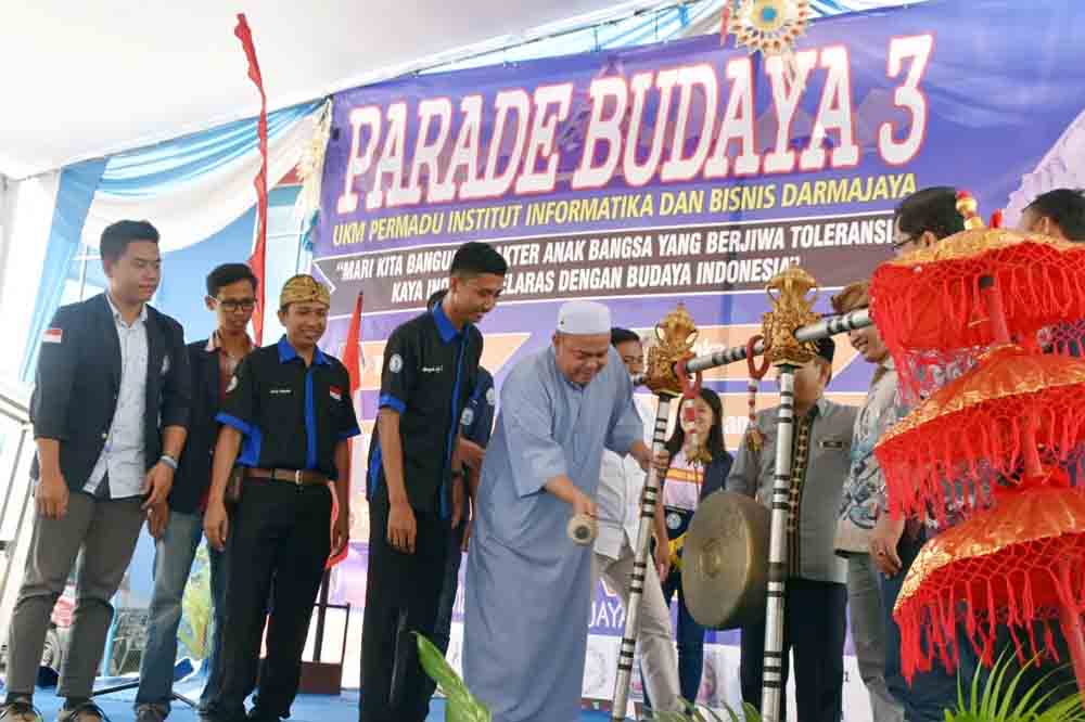 Parade Budaya UKM Permadu Darmajaya Lestarikan Budaya