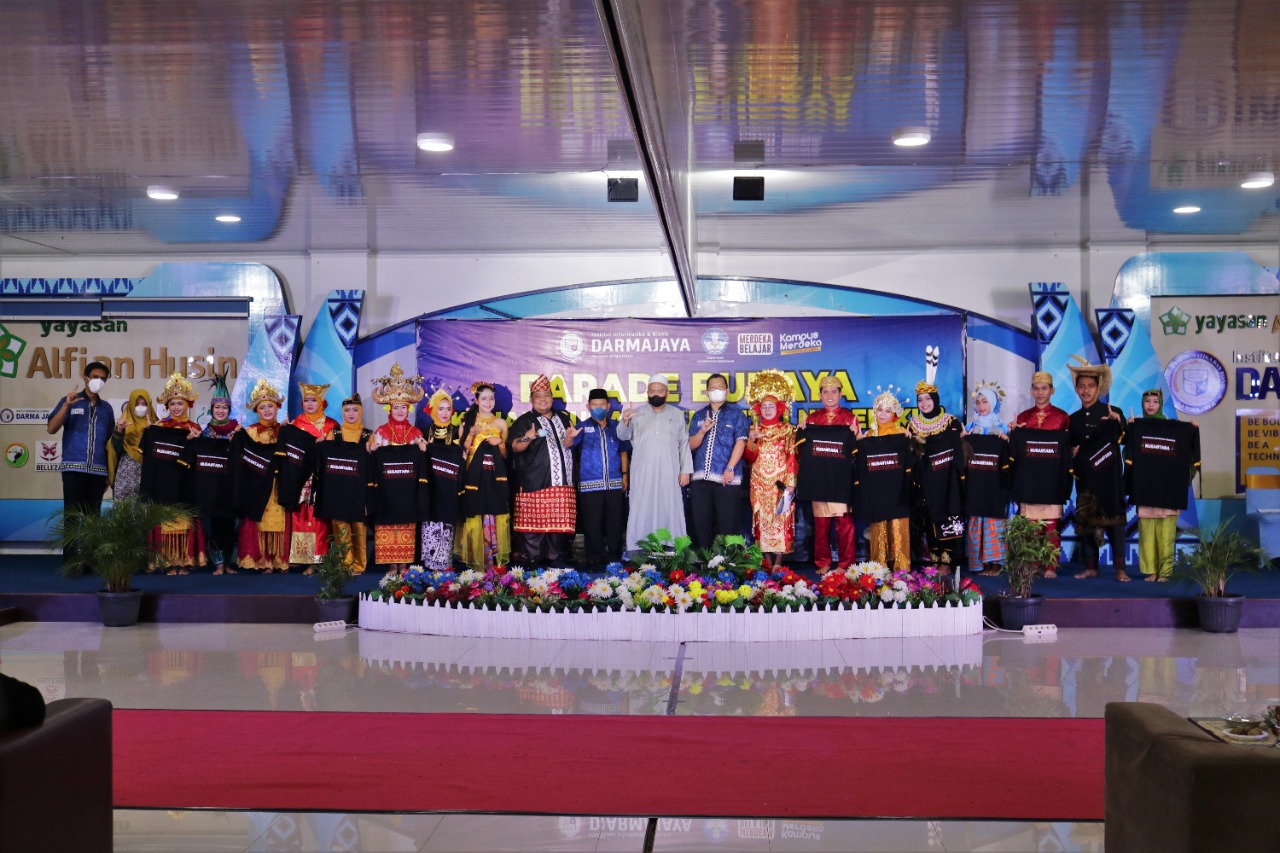 Wow… Kampus The Best ini Heboh dengan Parade Budaya Nusantara