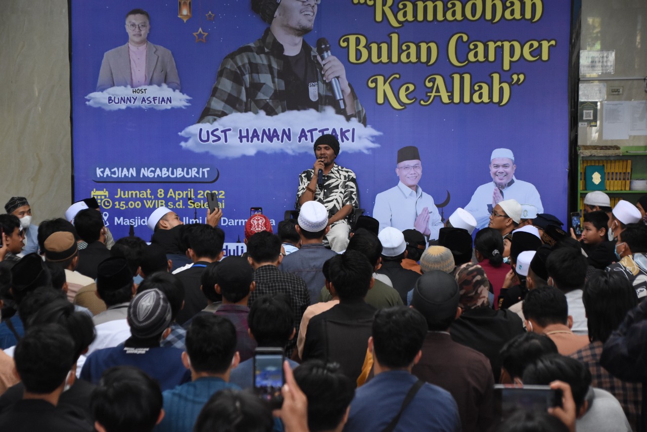 Konser langit di Kampus The Best, Hanan Attaki Ajak Kaum Muda Kuliah di IIB Darmajaya