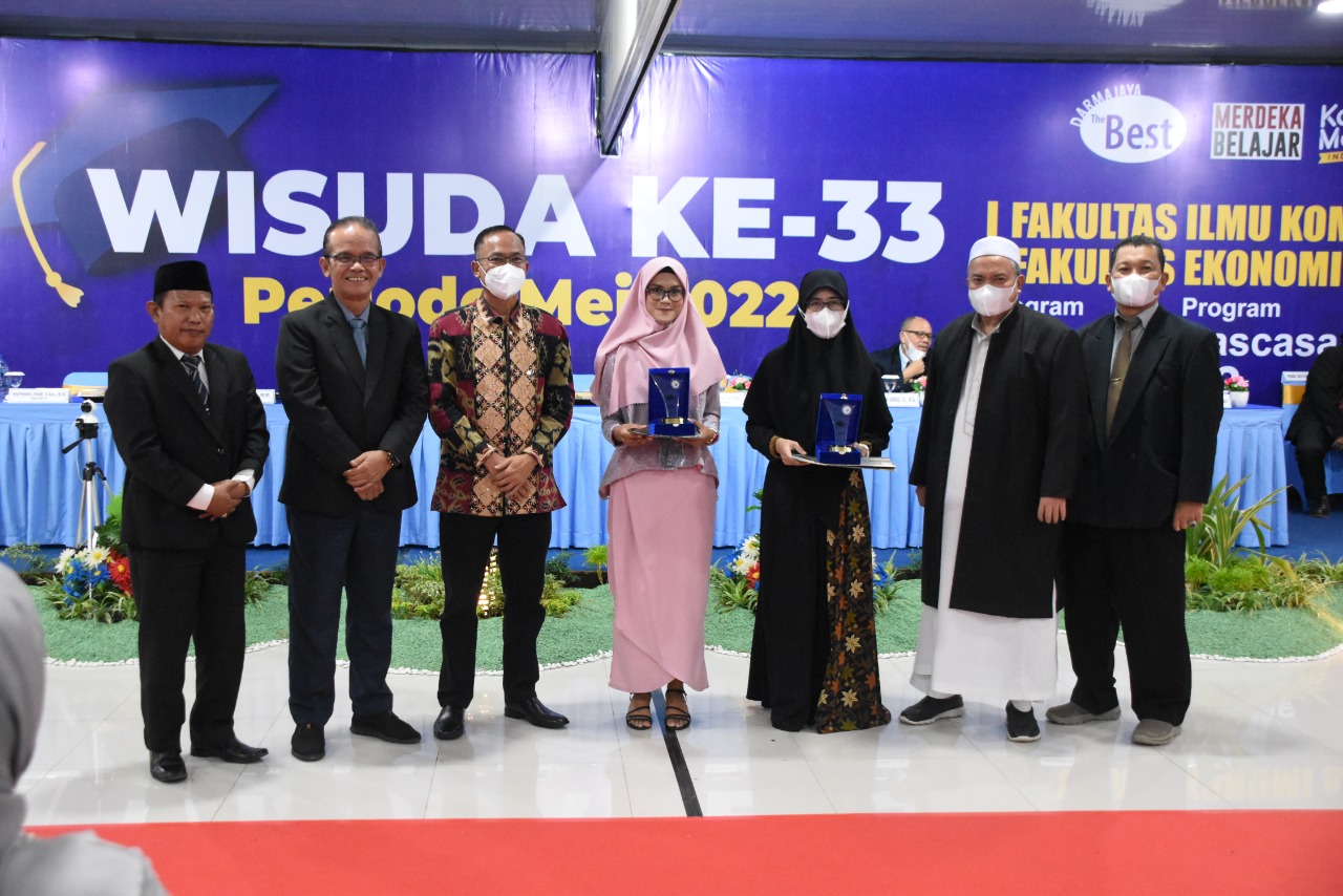 Wisuda Ke-33 Periode Mei 2022 IIB Darmajaya, Putri Sopiani dan Alexander Hendra Wijaya Lulusan Terbaik Fakultas