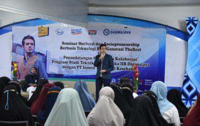 Sociopreneur Gamal Albinsaid Isi Seminar Motivasi yang Digelar Prodi Teknik Informatika IIB Darmajaya