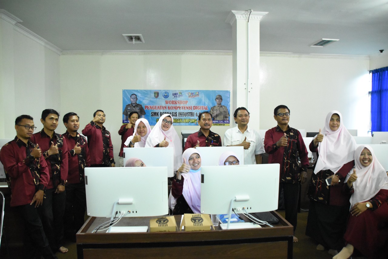 Sharing Session Dosen Filkom IIB Darmajaya kepada Guru SMKN 6 Bandarlampung