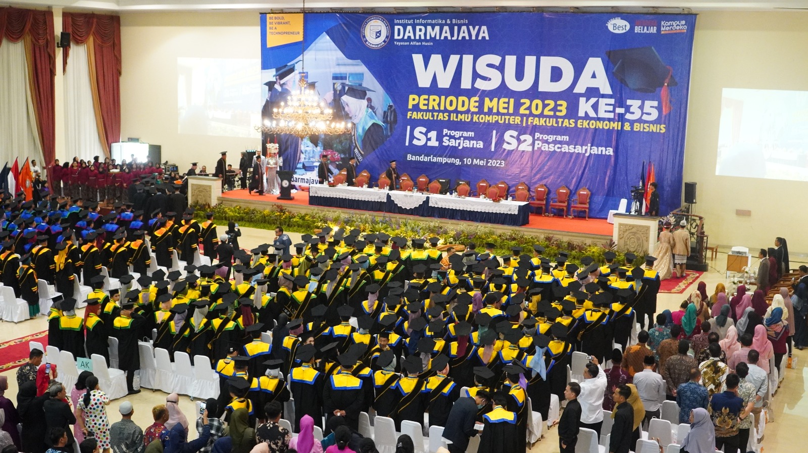 IIB Darmajaya Mewisuda 323 Mahasiswa, Dua dari Madagaskar dan Uganda