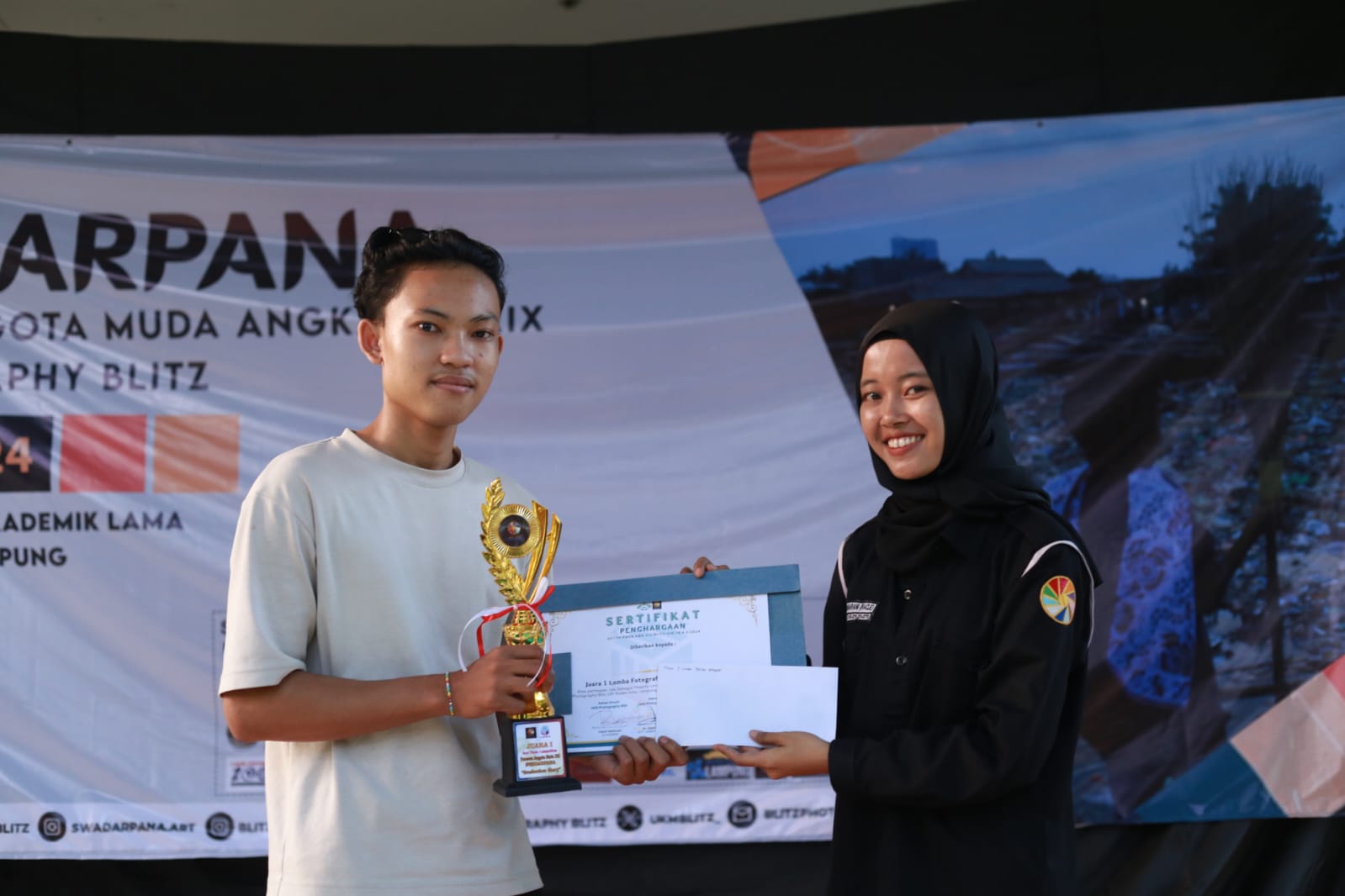 The Best! Mahasiswa Darmajaya Juara Fotografi Graduation Glory di UIN Lampung