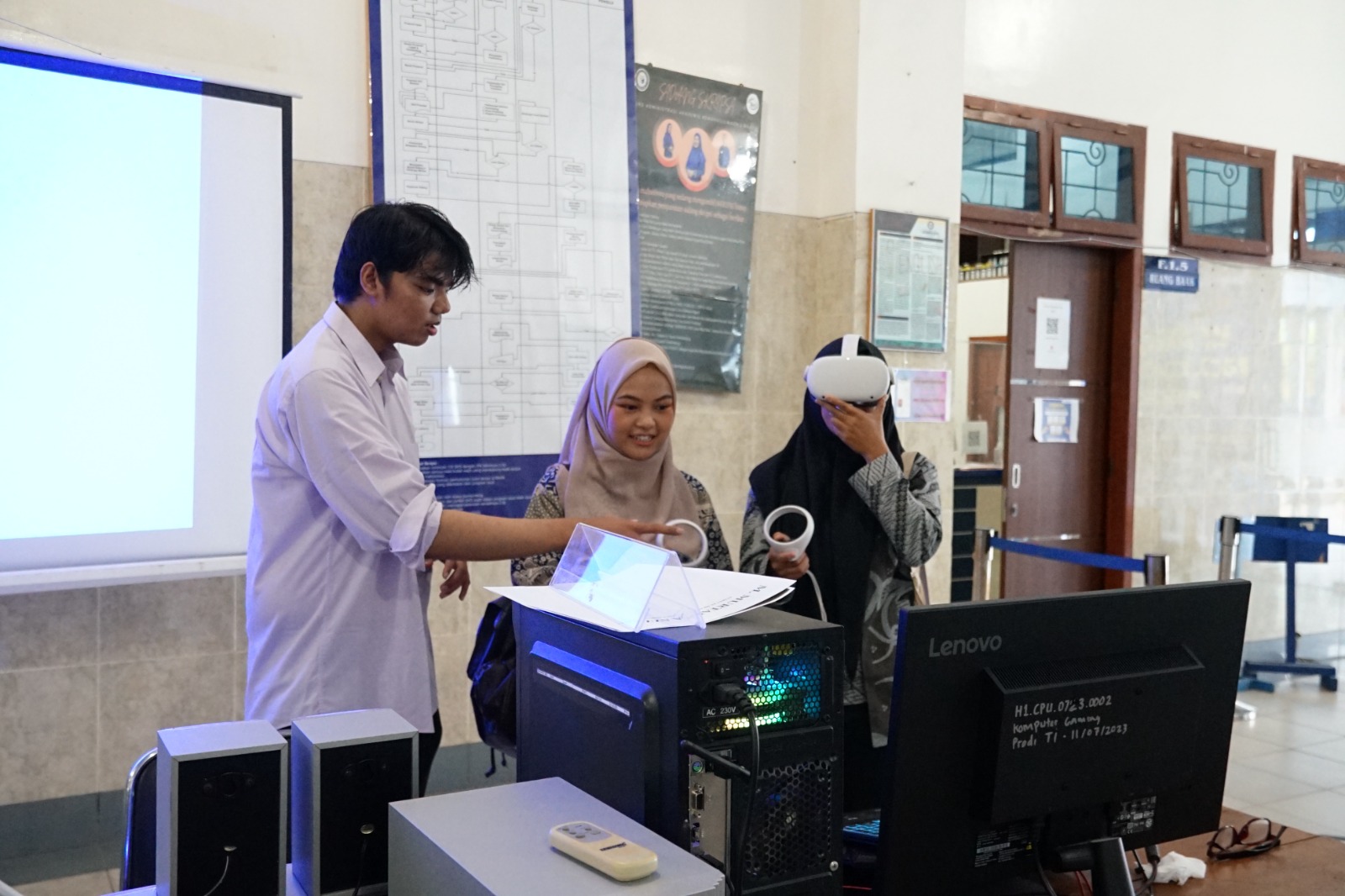 VR Museum Lampung Karya Mahasiswa IIB Darmajaya, Curi Perhatian di Pameran Teknologi TI 2024