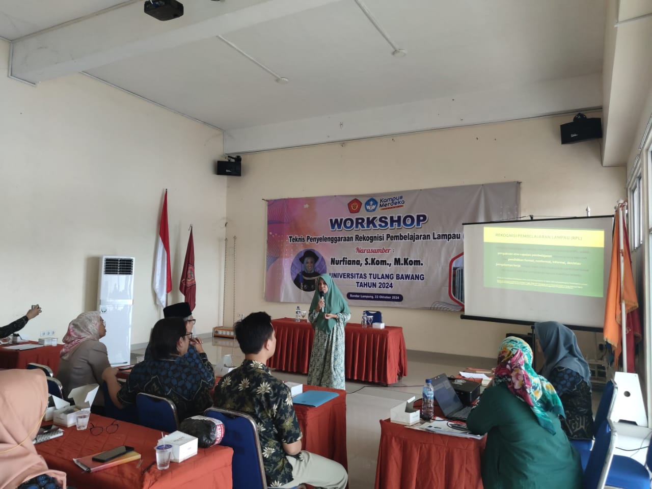 Nurfiana, Dosen Sistem Komputer IIB Darmajaya, Berbagi Pengalaman dalam Workshop RPL di Universitas Tulang Bawang