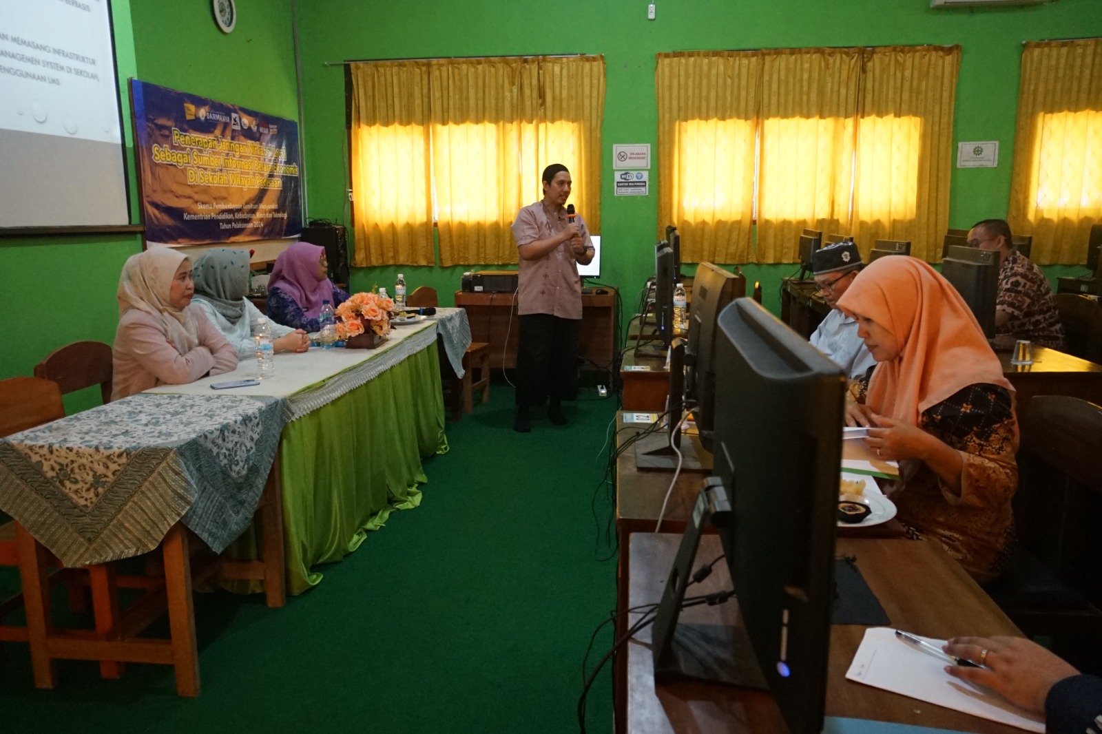 Monev Pengabdian: Program Jaringan Nirkabel IIB Darmajaya di SMKN 1 Negerikaton Mendapat Apresiasi