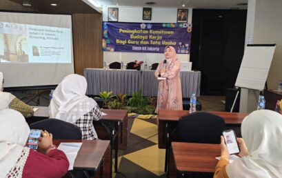 Ketua Prodi Pariwisata IIB Darmajaya Bahas Budaya Kerja Industri kepada Puluhan Guru SMKN 60 Jakarta