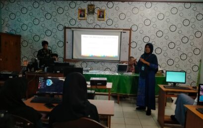 Edukasi Teknologi: Dosen Sistem Komputer Darmajaya Bawa IoT ke SMK Yadika