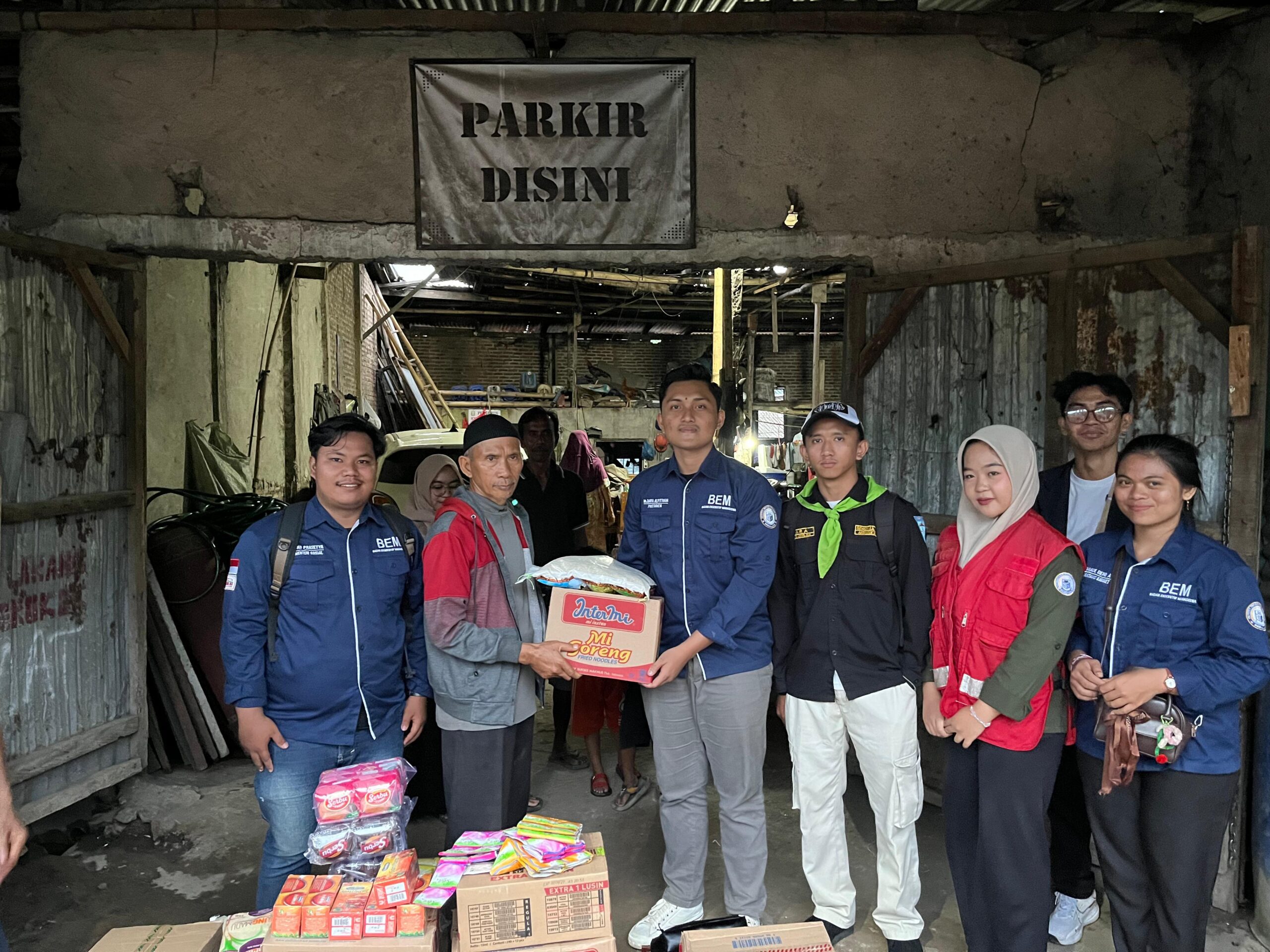 Solidaritas Mahasiswa IIB Darmajaya: Penggalangan Dana dan Penyaluran Bantuan bagi Korban Banjir