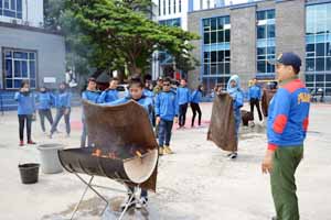 CETAK RELAWAN HANDAL, UKM CSR DARMAJAYA LATIH ANGGOTANYA