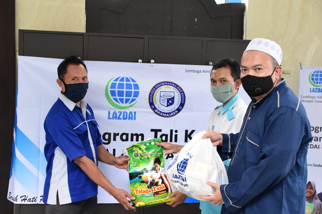 IIB Darmajaya – LAZDAI Lampung Bagikan 100 Paket Sembako