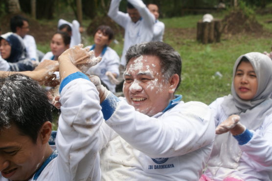 Tingkatkan Kebersamaan, Pascasarjana IBI Darmajaya Gelar Outbond