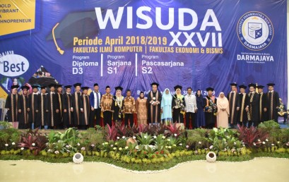 IIB Darmajaya Mewisuda 392 Mahasiswa: Dua Lulusan Raih IPK Sempurna