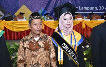 Tri Setiani, Keterbatasan Ekonomi dan Cumlaude